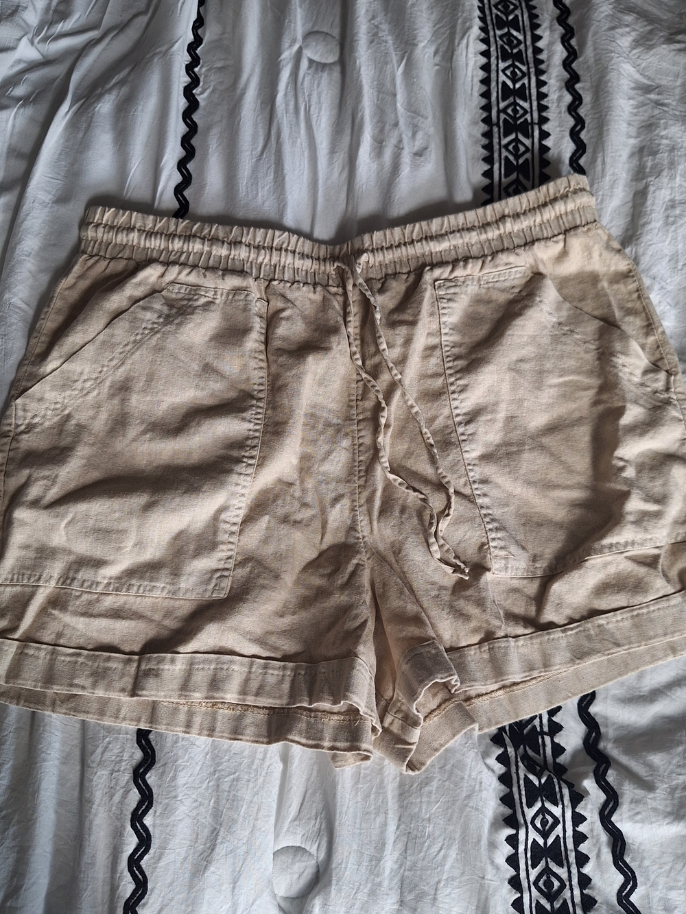 Universal Threads Beige Drawstring Women's Linen-Blend Shorts Size L